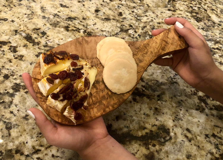 (NEW) Gift Idea - Original Olive Wood Cutting Board with Handle DC-Choixe